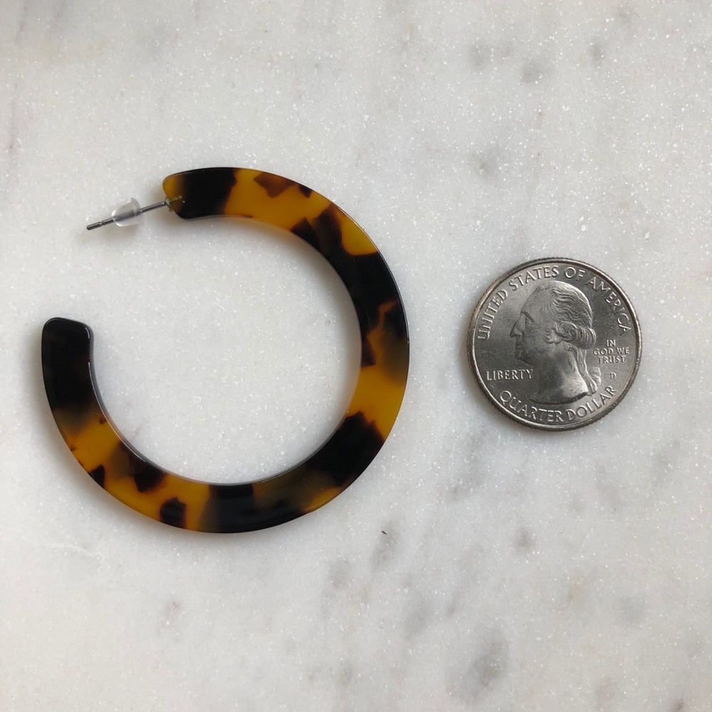 The Classic C Shaped Tortoise Shell Resin Earring - Picture 5 of 5
